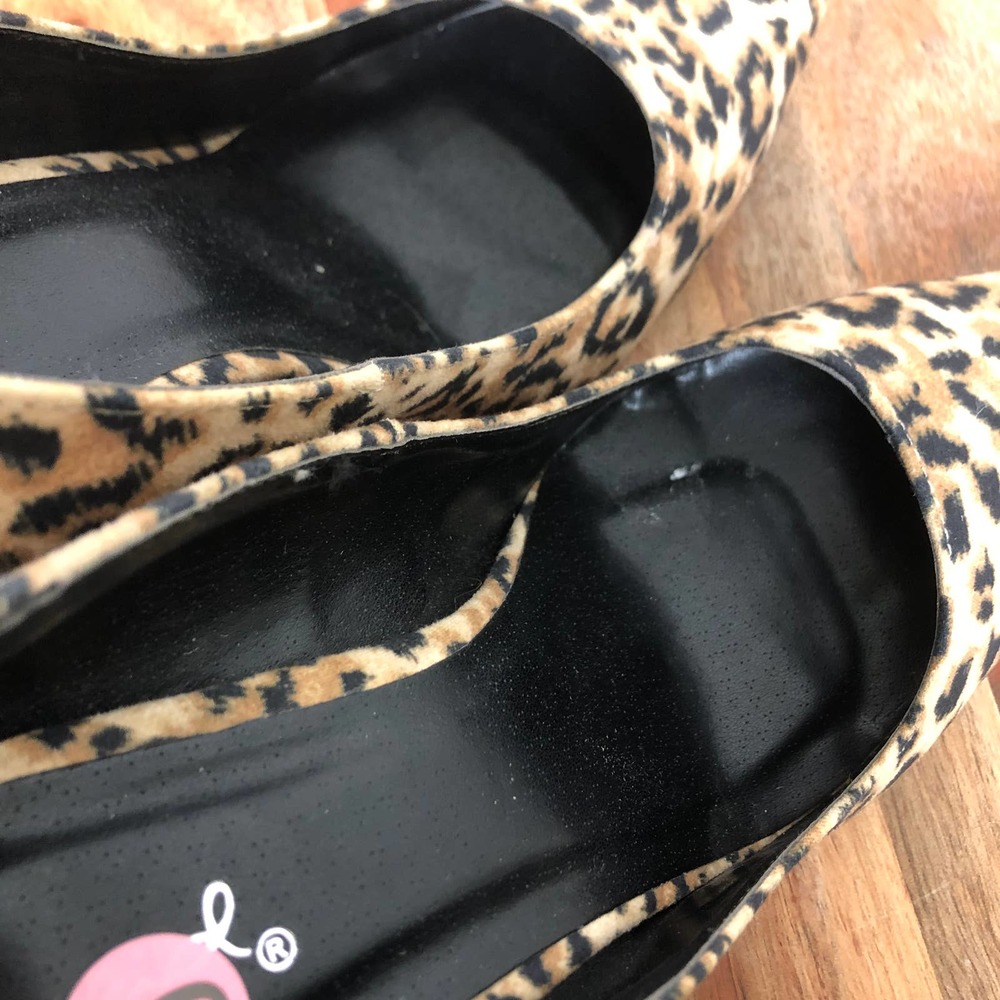 Qupid Leopard Print Pointed Toe Heels - Picture 3 of 10